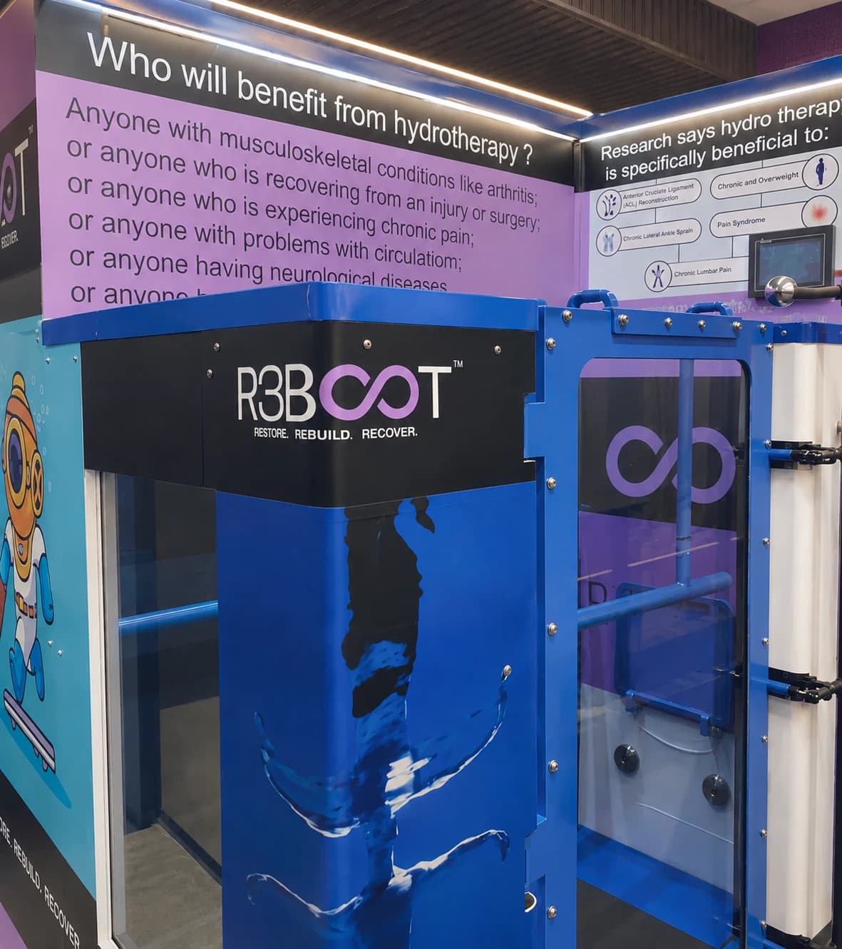 Aqua treadmill chamber at R3BOOT Dadar - adjustable water level and speed controls